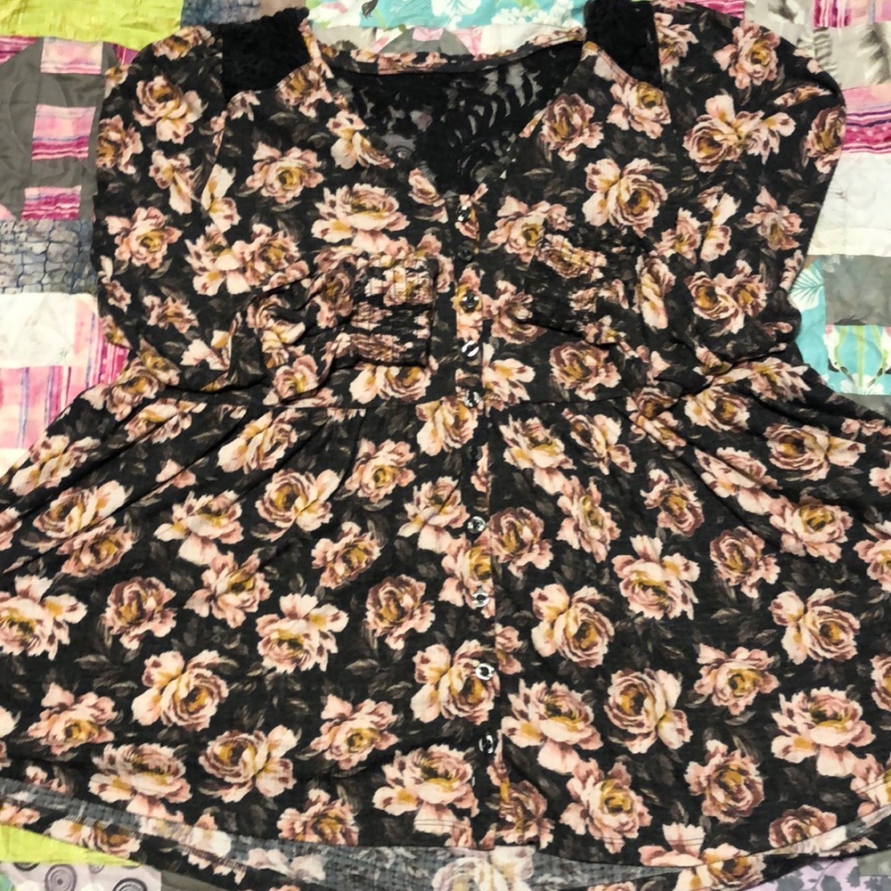 Torrid babydoll knit vneck button front lace inset peasant sleeve blouse